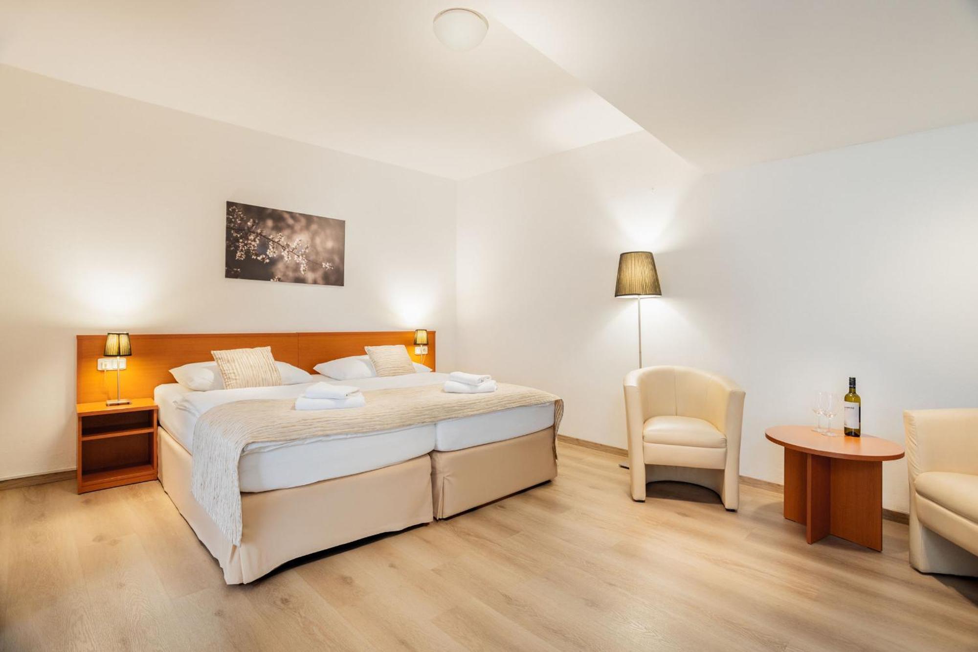 Wine Wellness Hotel Amande Hustopeče Esterno foto
